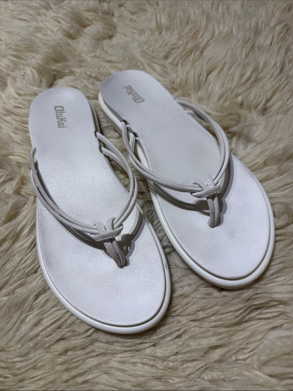 OluKai Women's 'Aka flip flop sandals 41